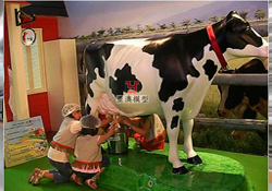 擠牛奶互動體驗(yàn)